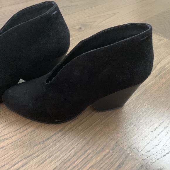 Eileen Fisher brand new booties......black size 6 - Picture 2 of 3